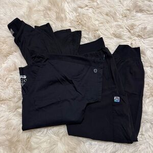 WonderWink Pro Women’s M & MP Scrub Set in Black, with Base Layer